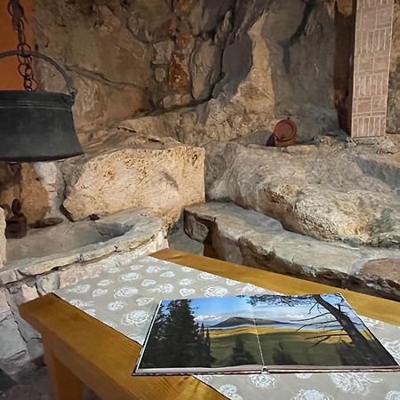 Cave Apartment Вирпазар Екстериор снимка