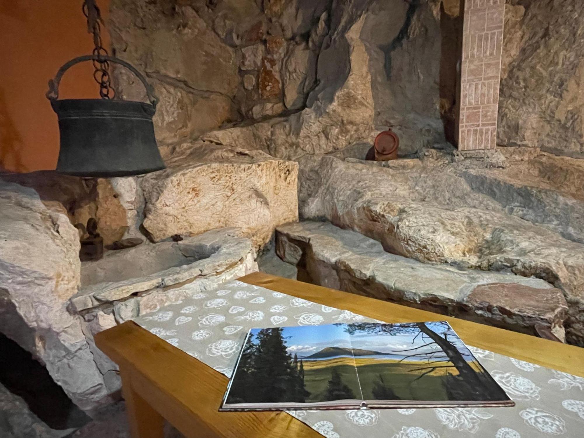 Cave Apartment Вирпазар Екстериор снимка