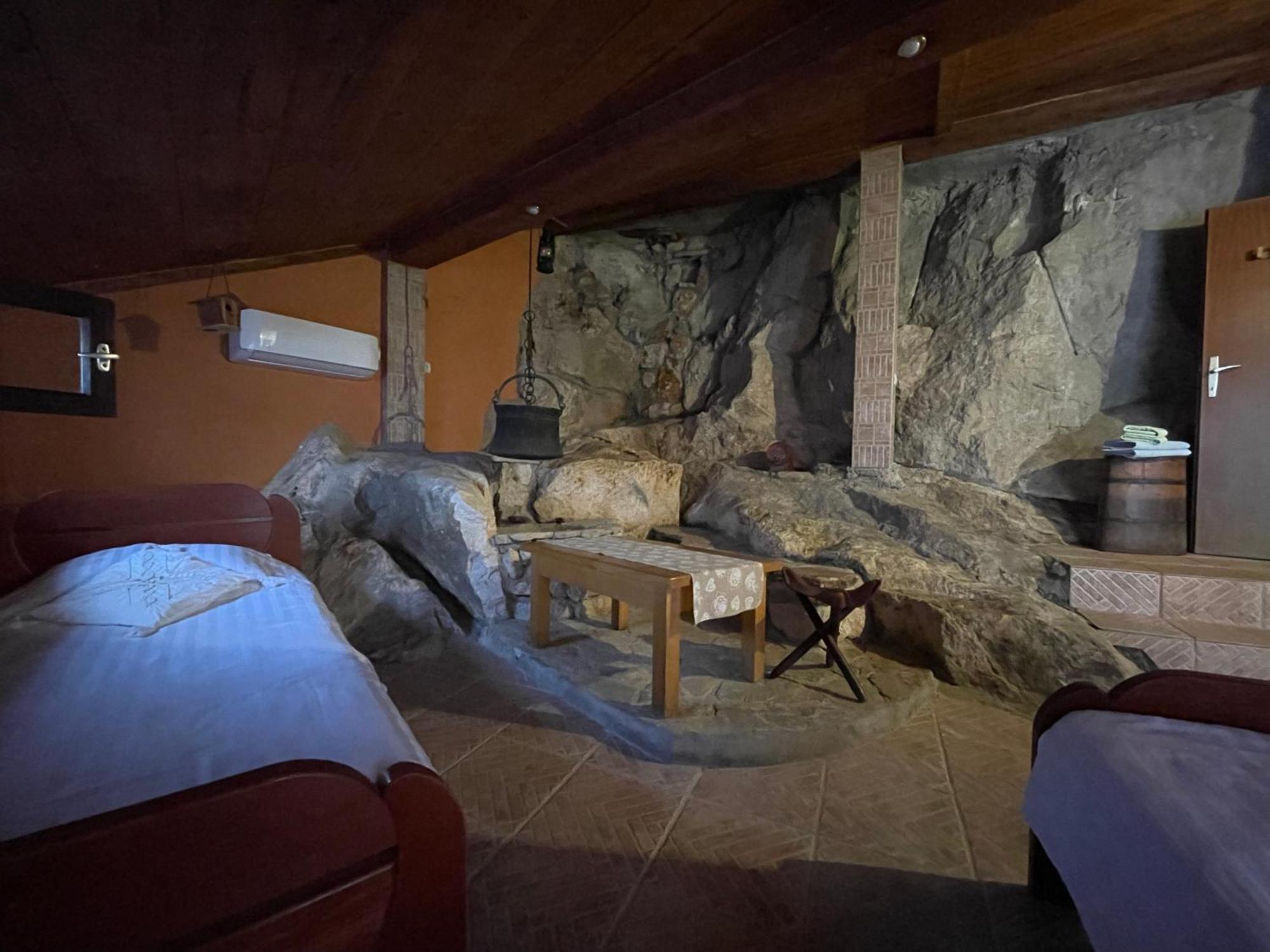 Cave Apartment Вирпазар Екстериор снимка