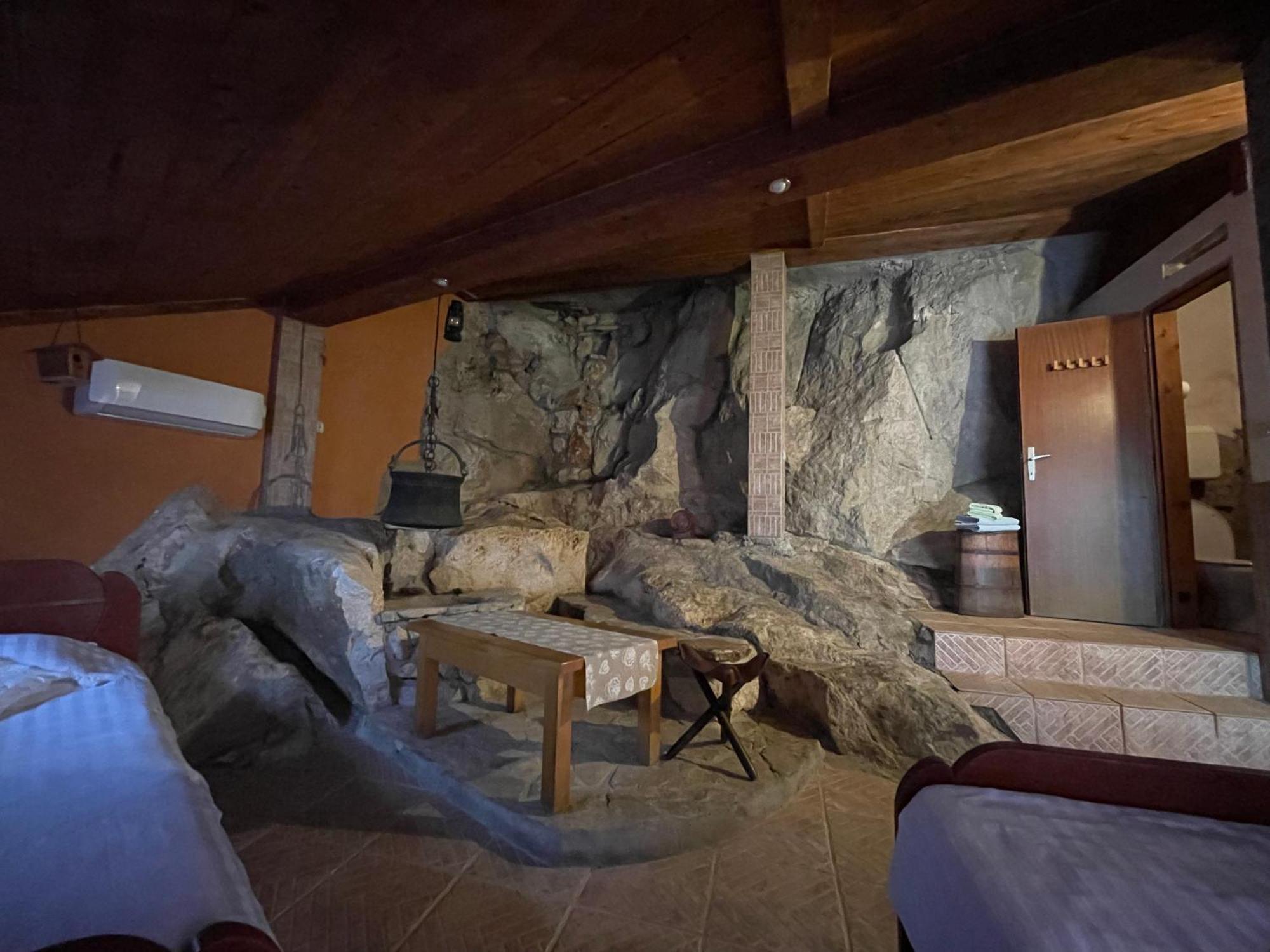 Cave Apartment Вирпазар Екстериор снимка