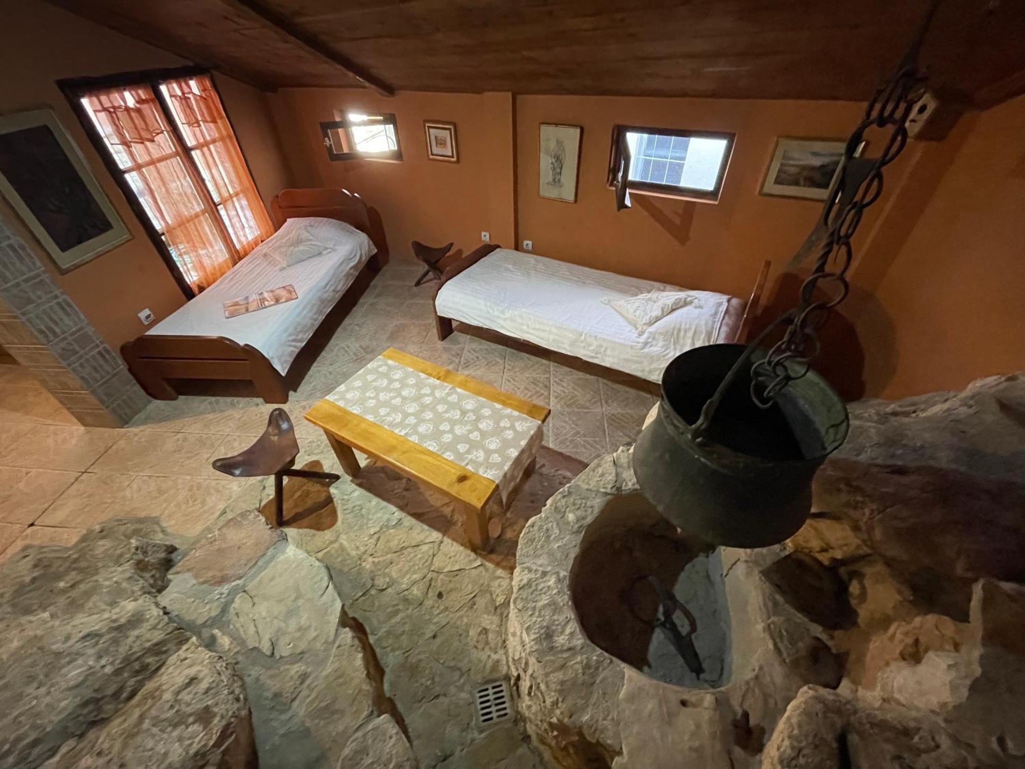 Cave Apartment Вирпазар Екстериор снимка